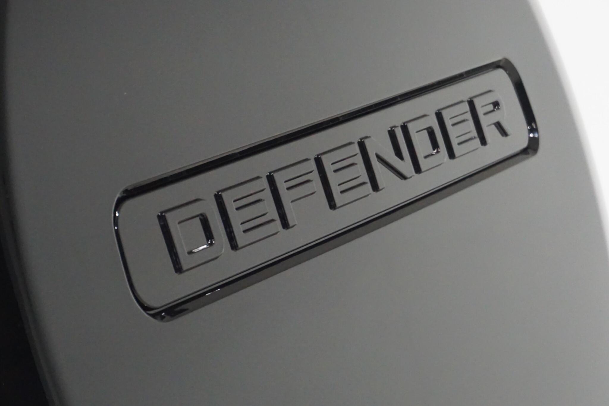 Land Rover Defender 110 3.0 D200 MHEV SE SUV 5dr Diesel Auto 4WD Euro 6 (s/s) (200 ps)